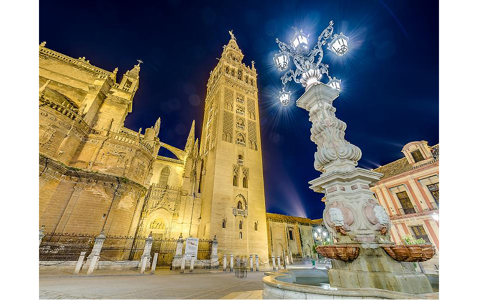 Giralda - Foto Turismo de Sevilha.jpg