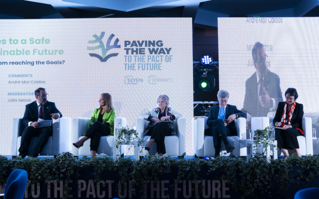 Esquerda para a direita: André Moz Caldas, Clara Raposo, Elisa Ferreira, Jeffrey Sachs, Júlia Seixas