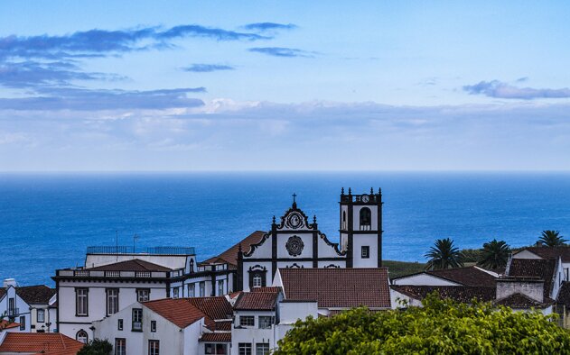 Governo dos Açores abre concursos para construção de 150 habitações em três ilhas