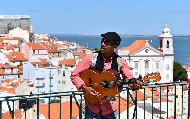 Bairros em Lisboa transformaram-se em "Disneylândias" - denuncia líder do BE