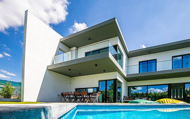 Sintra, Cascais e Guimarães são os concelhos onde se vendem mais moradias