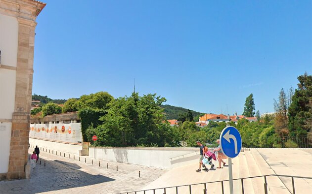 Câmara de Alcobaça compra armazéns degradados junto ao mosteiro por 2,1 M€